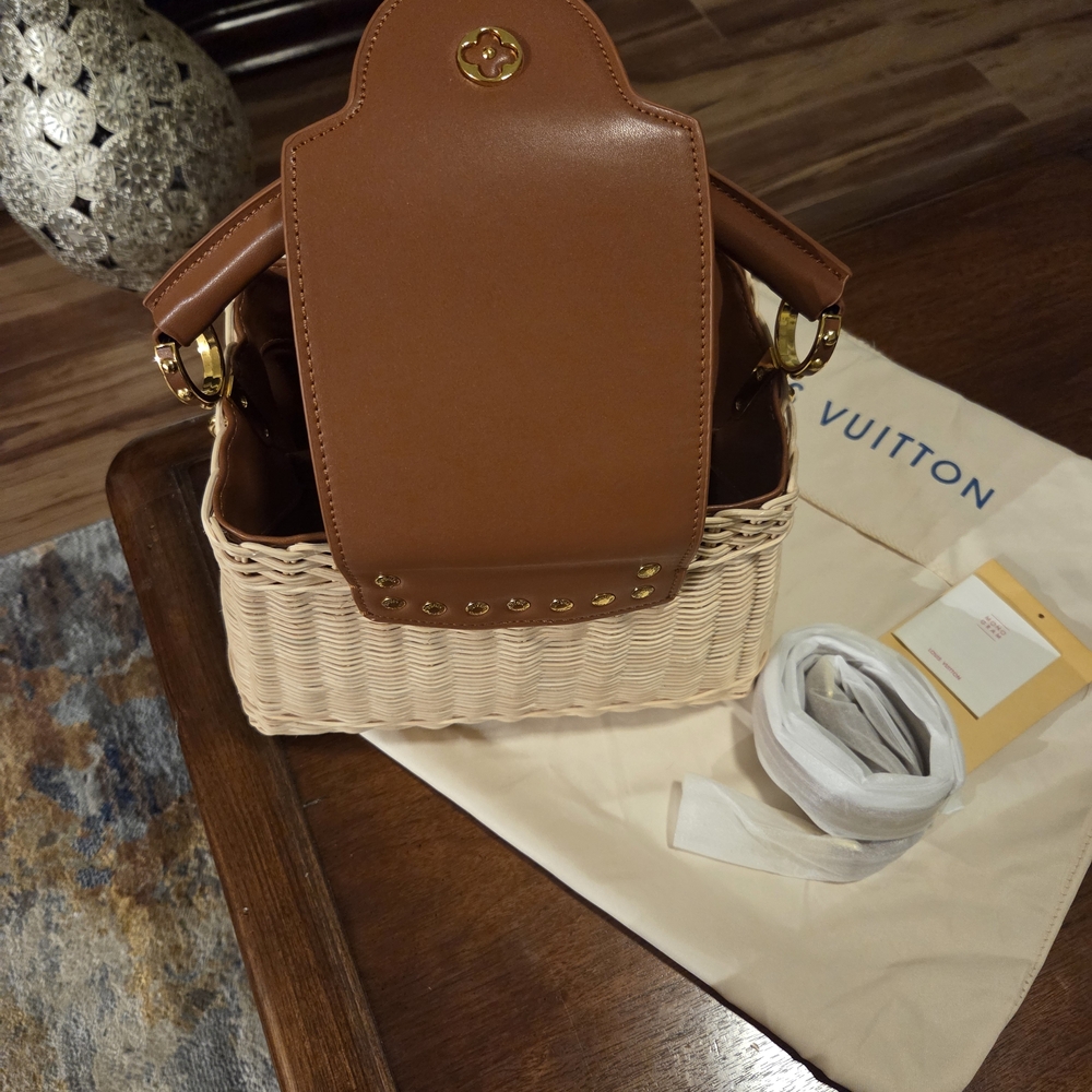 Louis Vuitton Tan and Cream Woven Shoulder Bag - Picture 3 of 4